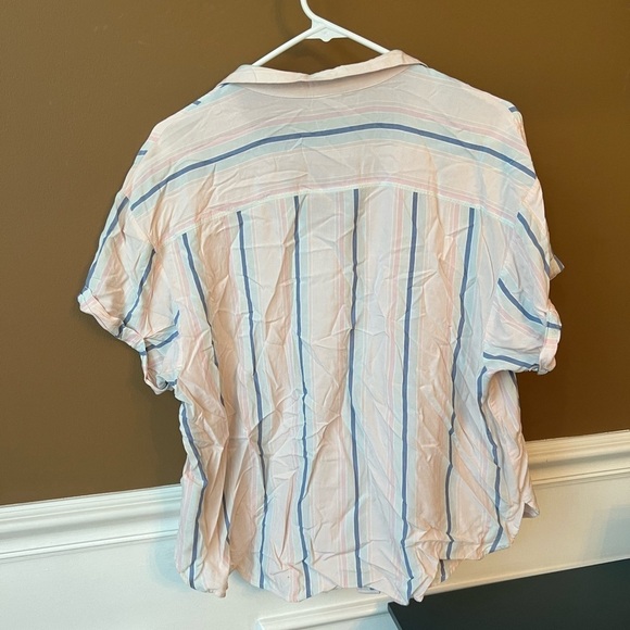 Jasmine + Ginger Striped Collared Short Sleeve Button Down Shirt Size Large - Picture 4 of 5